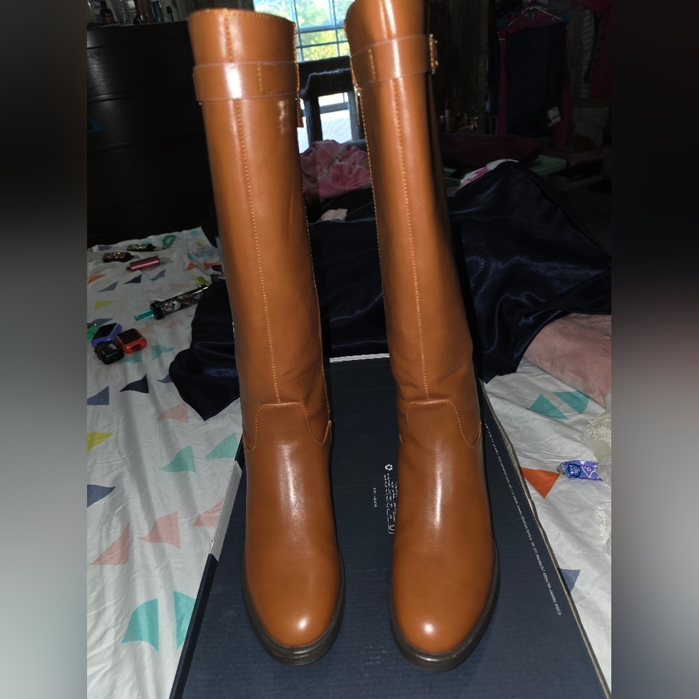 Tommy Hilfiger Right Below The Knees Ton Boots. NWT MSRP $379
